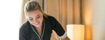 Dans les coulisses d’un hôtel : que se passe-t-il vraiment derrière les portes du personnel ?